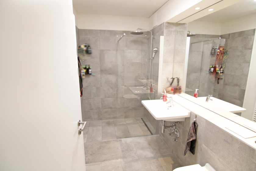 Elegantes Duschbad